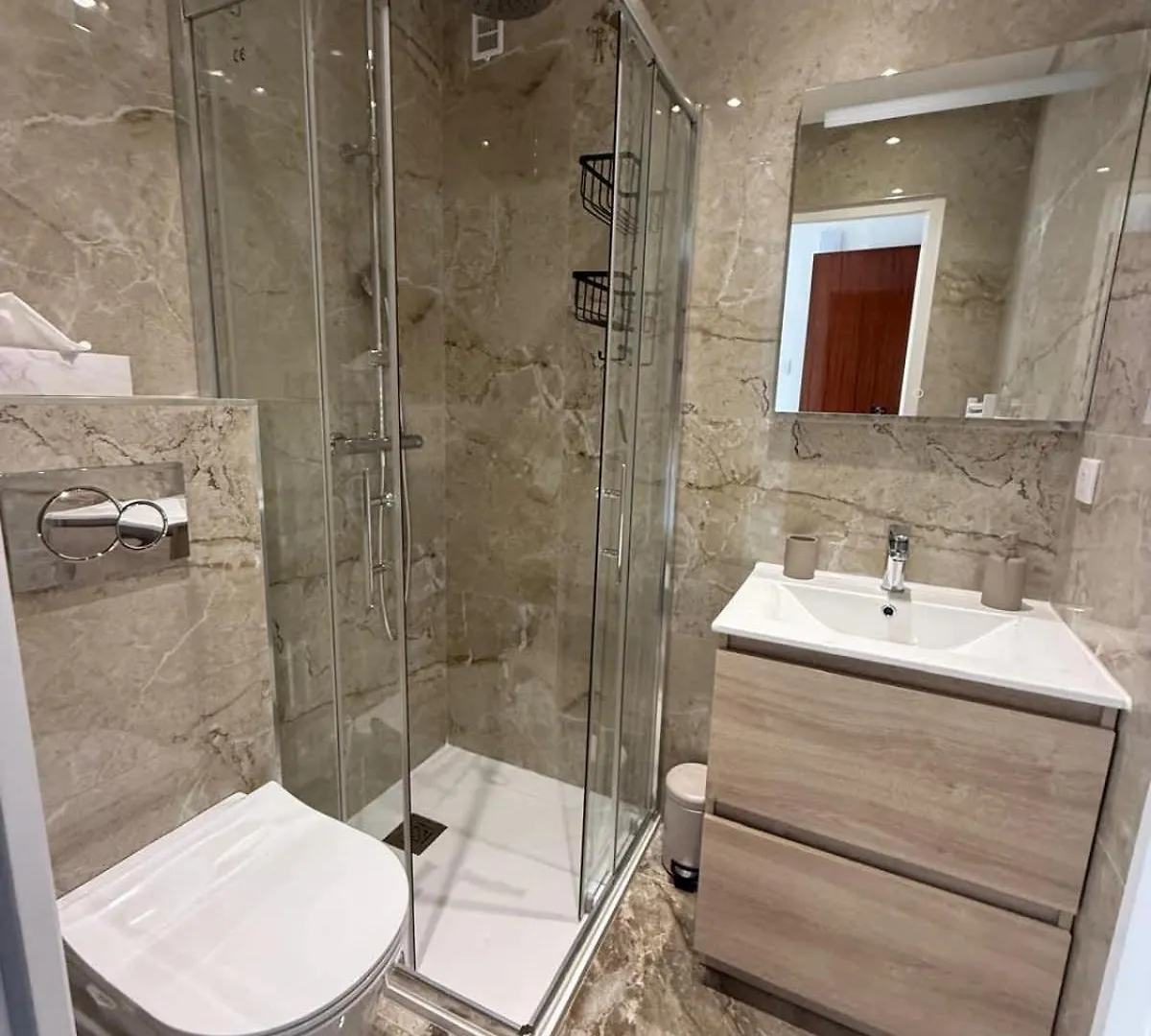 Luxury 1 Bed Apt Seafront Escape In Cannes Franciaország
