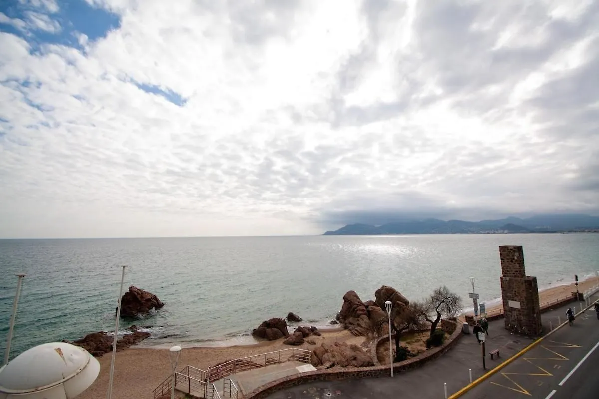 Luxury 1 Bed Apt Seafront Escape In Cannes Apartment