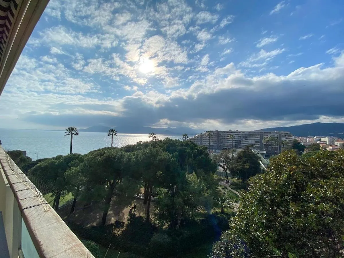 Luxury 1 Bed Apt Seafront Escape In Cannes France
