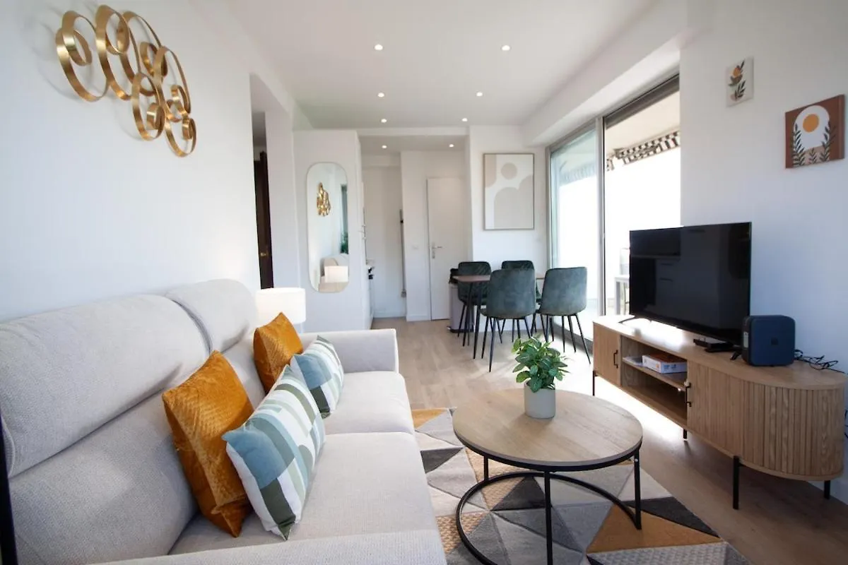 Luxury 1 Bed Apt Seafront Escape In Cannes