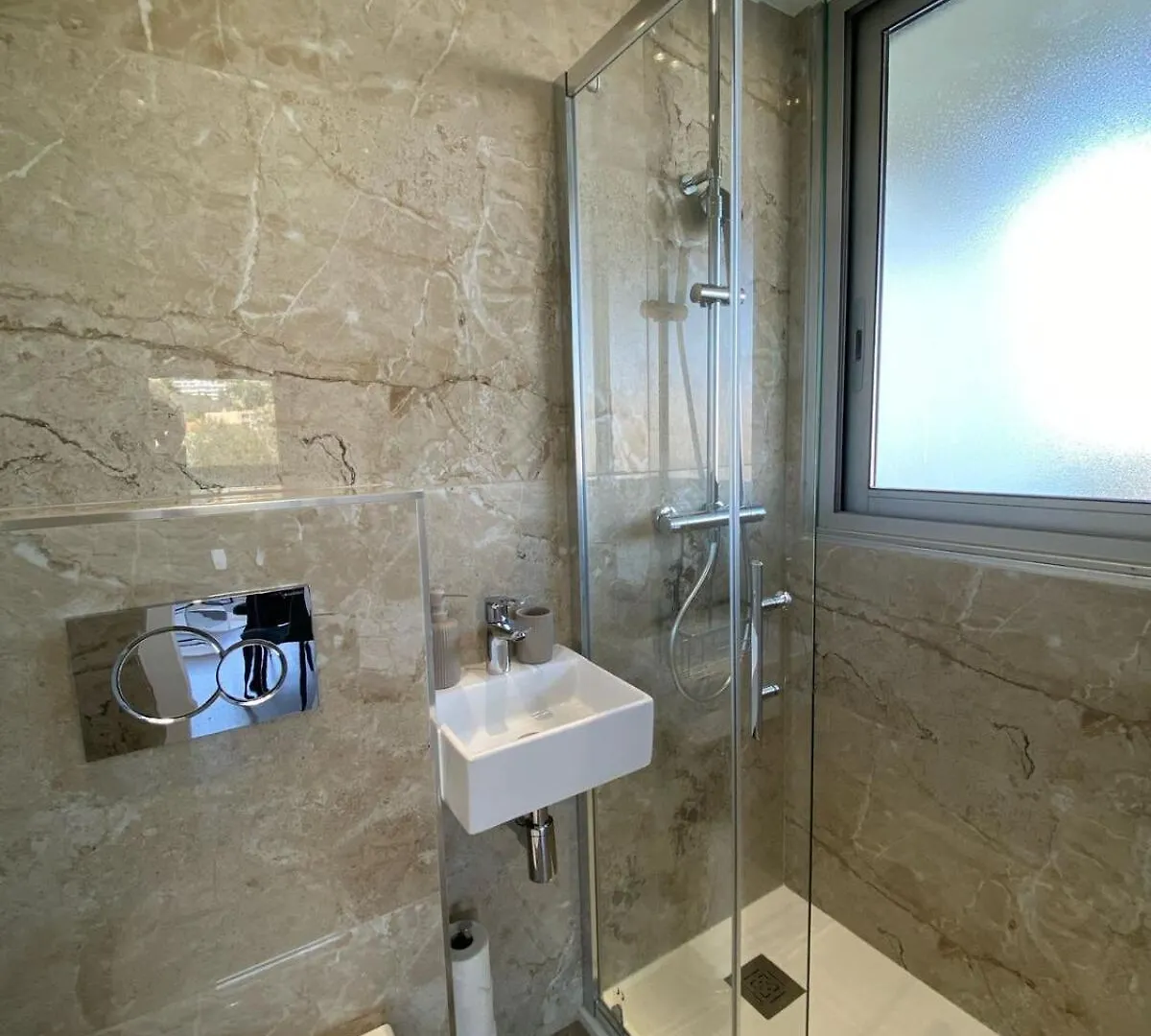 Luxury 1 Bed Apt Seafront Escape In Cannes Apartment